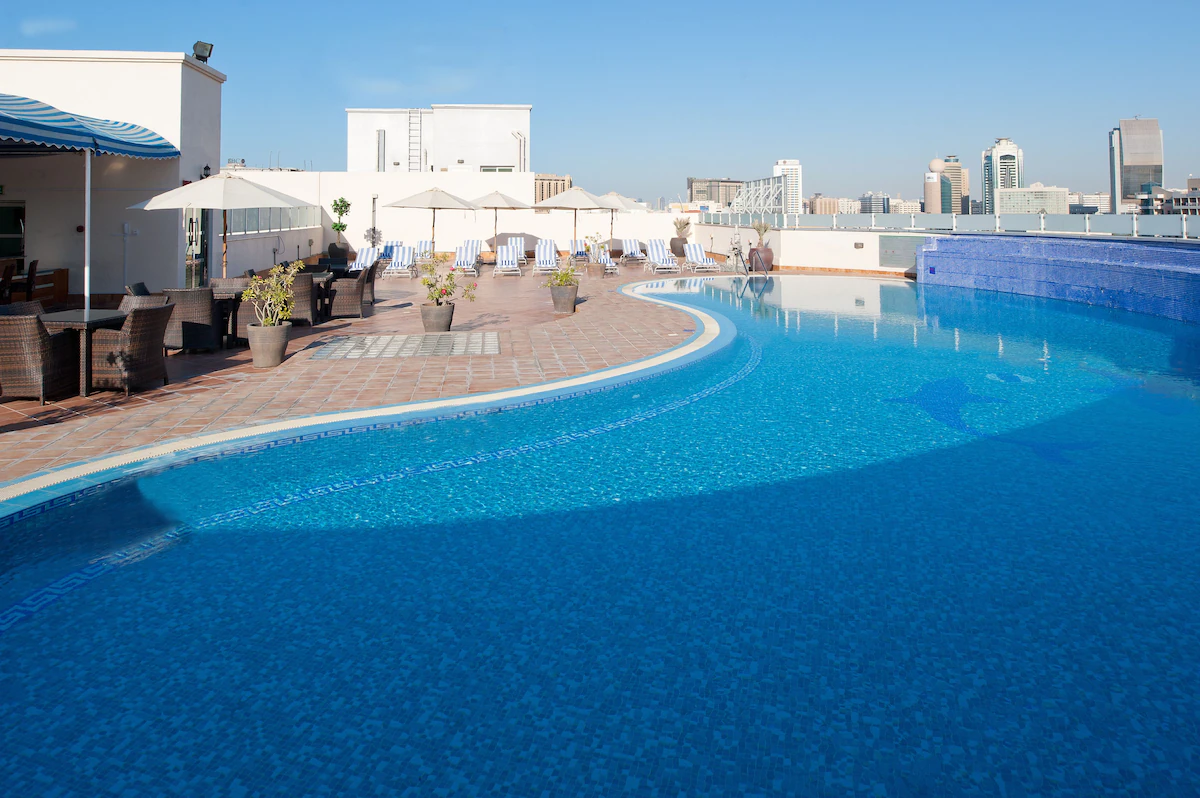 استخر هتل هالیدی این بر دبی